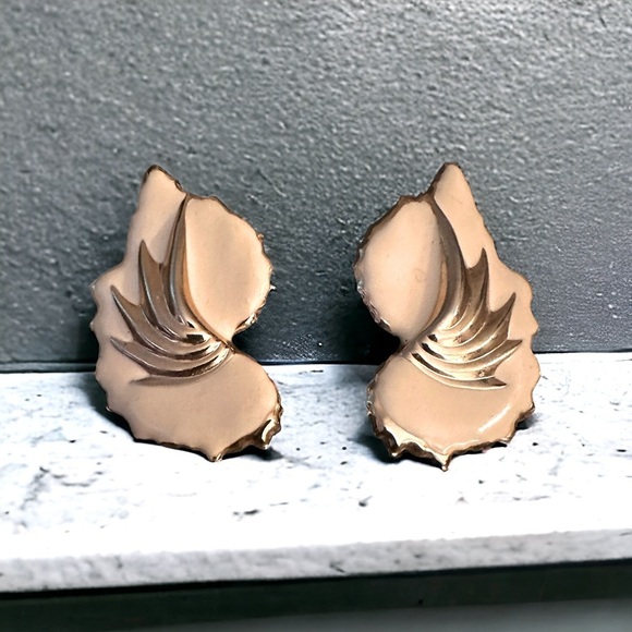 Chic 80’s Modernist Art Deco Vanilla Cream Enamel Statement Earrings - Picture 1 of 4